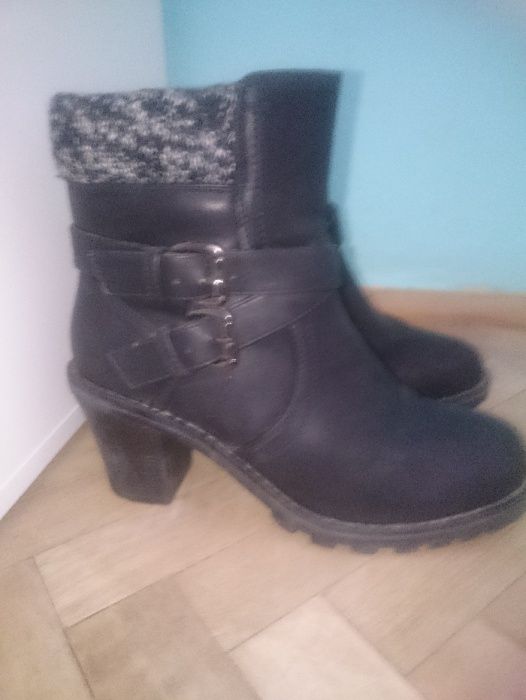 czarne botki zimowe na słupku rozm.39 CCC