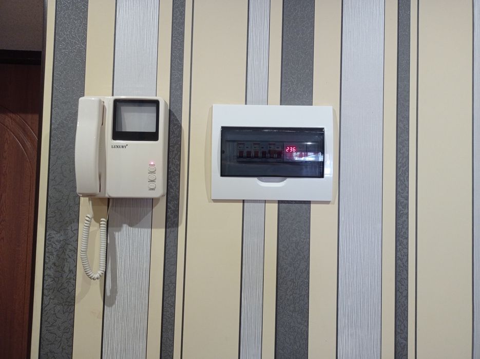 Виконуємо  електромонтажні роботи.