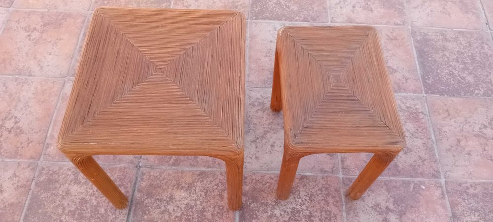 Duas Mesas Vintage revestidas a junco