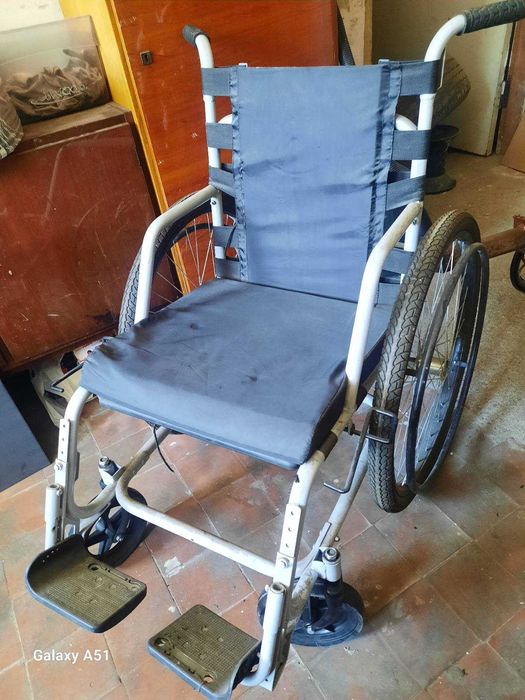 Продам инвалидную коляску