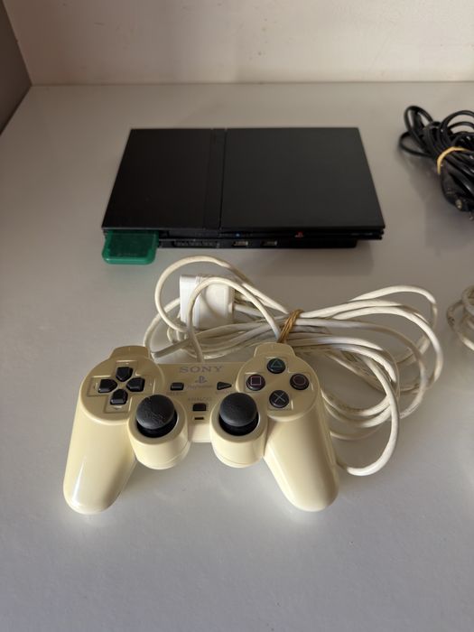 Consola PlayStation 2 Slim | Pacote Completo c/ 2 Comandos Originais + Memory Card | Pronta a Jogar