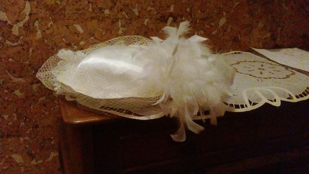 Kapelusz ślubny ecru