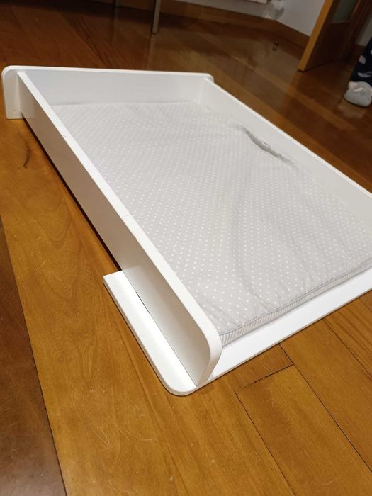 Dois berços IKEA e colchões