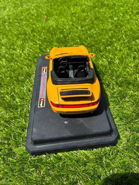 Miniatura Porsche 911 Carrera Cabriolet Bburago 1:24