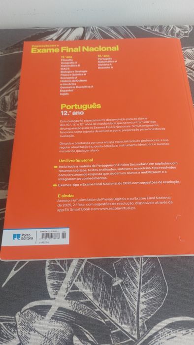 Vendo livros de preparação para exames nacionais 11° e 12° Ano (história /português/filosofia)