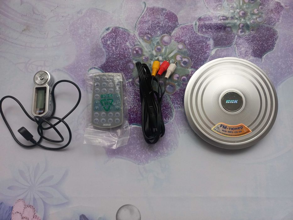 BBK PV430T портативный CD/MP3 плеер (Комплект)