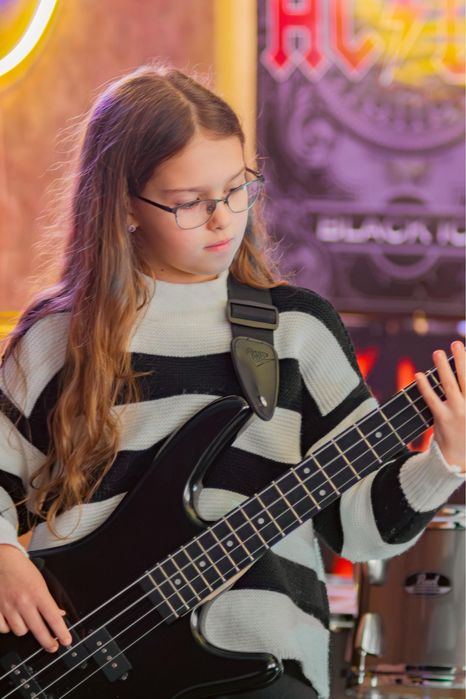 Уроки гри на гітарі, бас-гітарі, барабанах, з вокалу та інш.