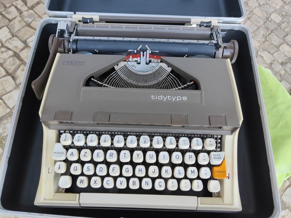 Máquina de escrever Messa Tidytype