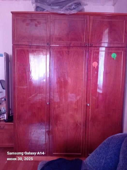 Продам мебель,зеркало