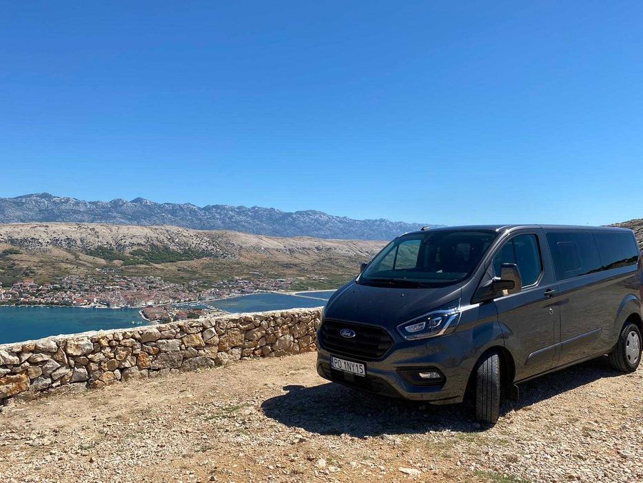 Wynajem wypożyczalnia busów 9 osobowych Nowy Ford Custom Long