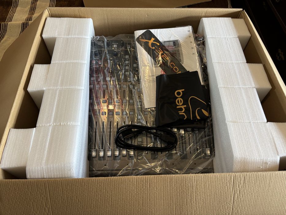 Mesa som Behringer X32 Compact