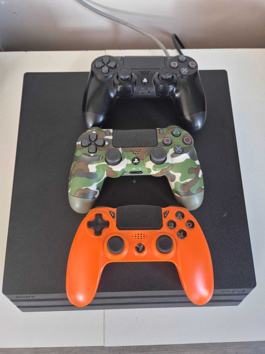 konsola PS 4 Pro + 3 pady + 8 gier