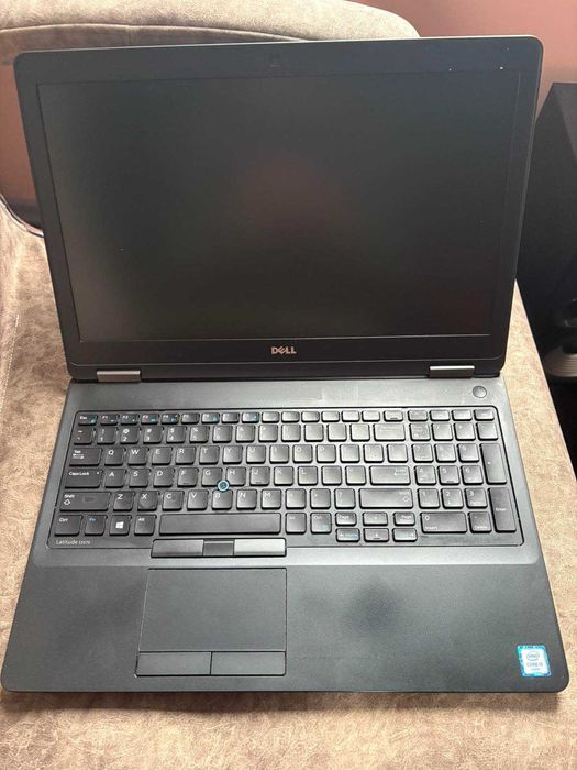 Ноутбук Dell 15.6 дюйма intel i5 6 gen. 8gb ddr4.ssd m2 128gb