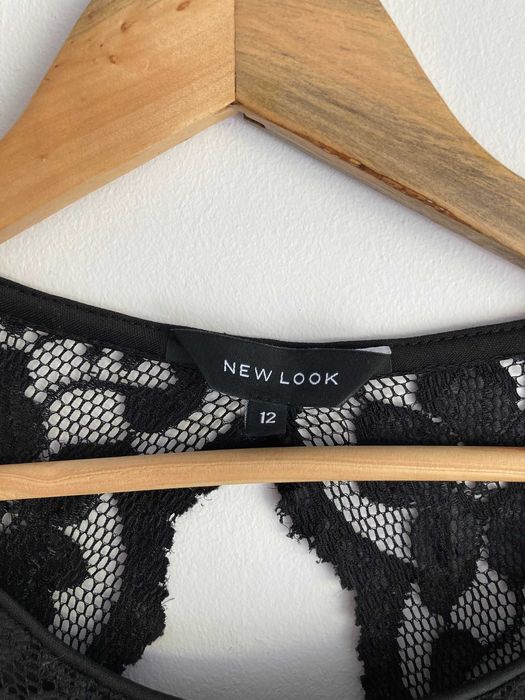 Elegancka wieczorowa koronkowa sukienka