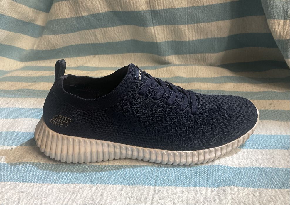 Легкі дихаючі SKECHERS MEMORY FORM. Орігінал. Розмір 40, стелька 26см