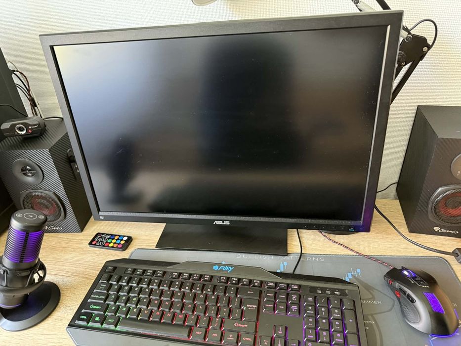 Sprzedam w pełni sprawny zestaw komputerowy (komputer + monitor)