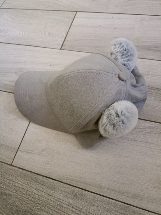 Czapka z daszkiem pompony szara CCC Acccessories