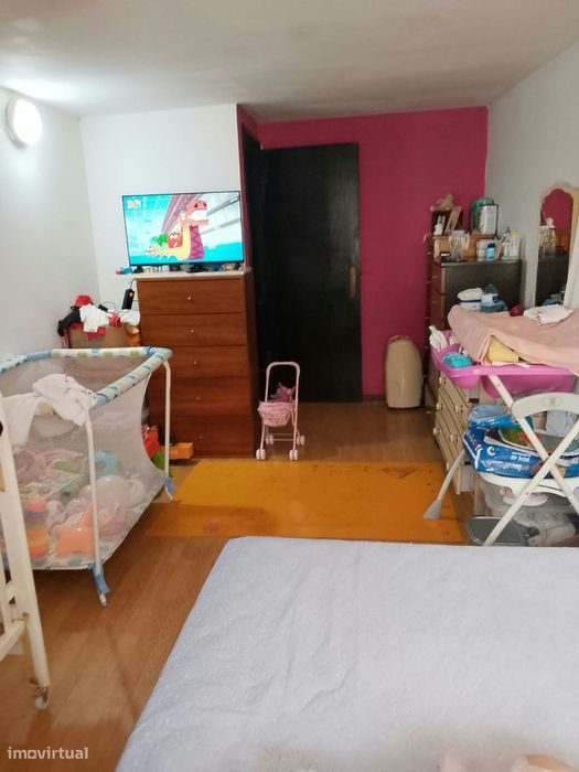 Casa com 2 quartos, arrumo   e lugar de estacionamento