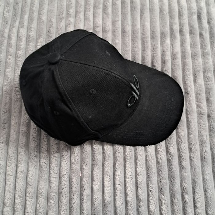 Czapka z daszkiem czarna