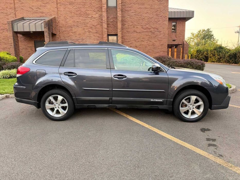Subaru Outback 2.5i Limited      2013