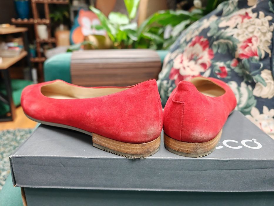 Balerinki, półbuty Ecco rozm 41. Piękna czerwień