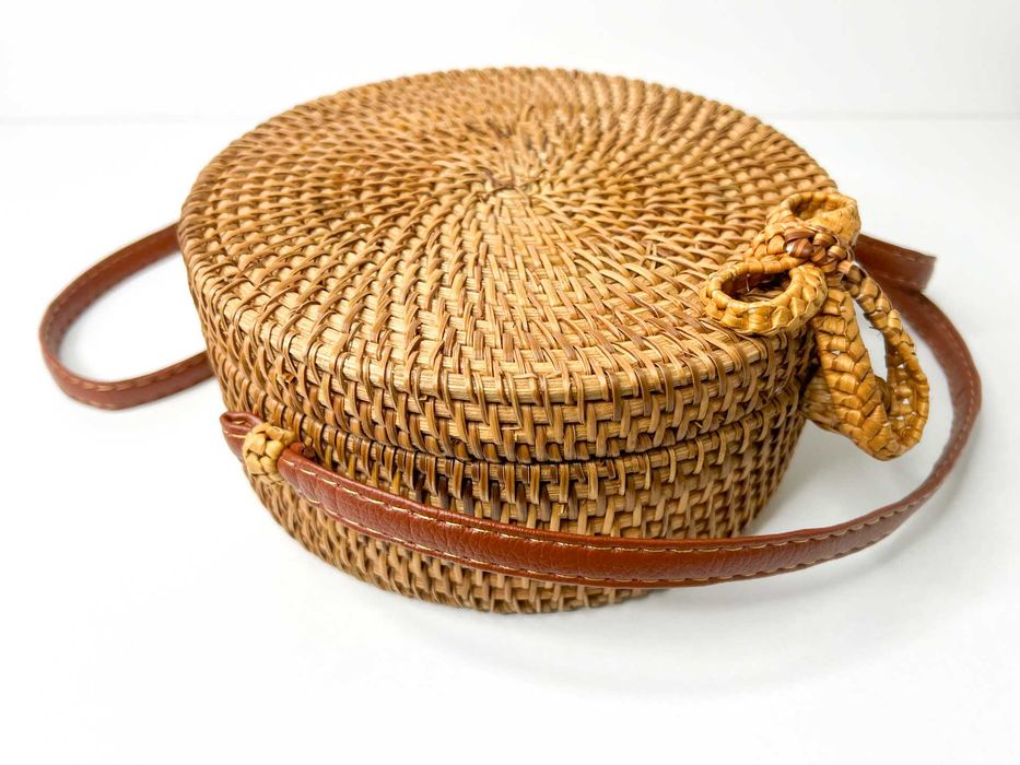 mala bolsa pochete redonda de palha verga