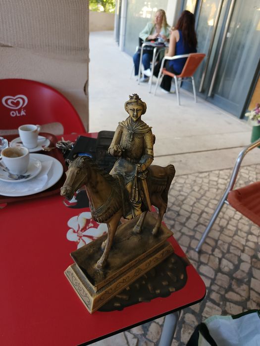 Estátua em pedra em excelente estado