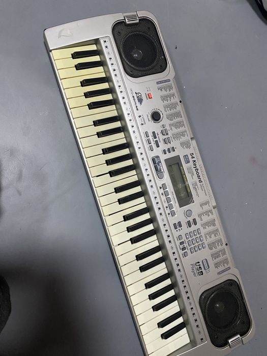 Продам синтезатор