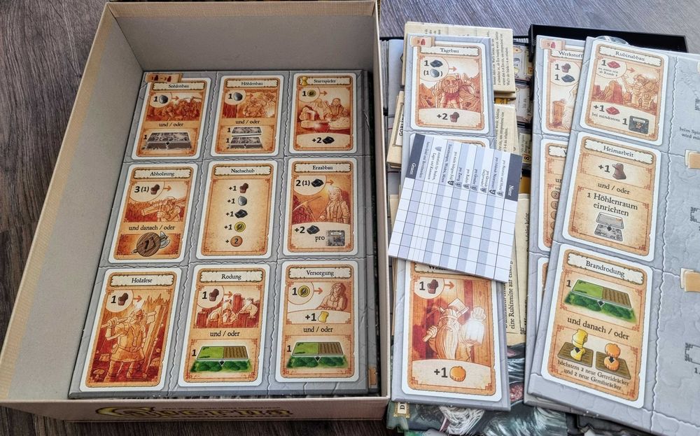 Insert organizer do gry Kawerna, mieści dodatek Dokąd sięgają korzenie
