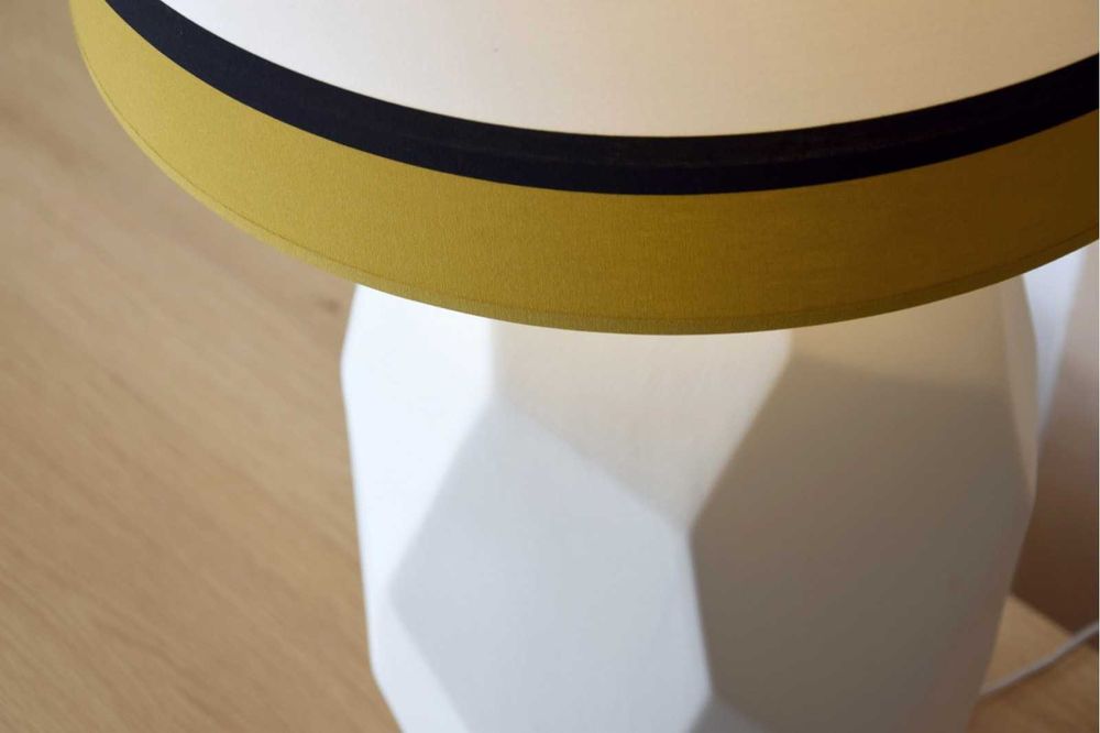 Candeeiro HF Mostarda com Base de Cerâmica By Arcoazul