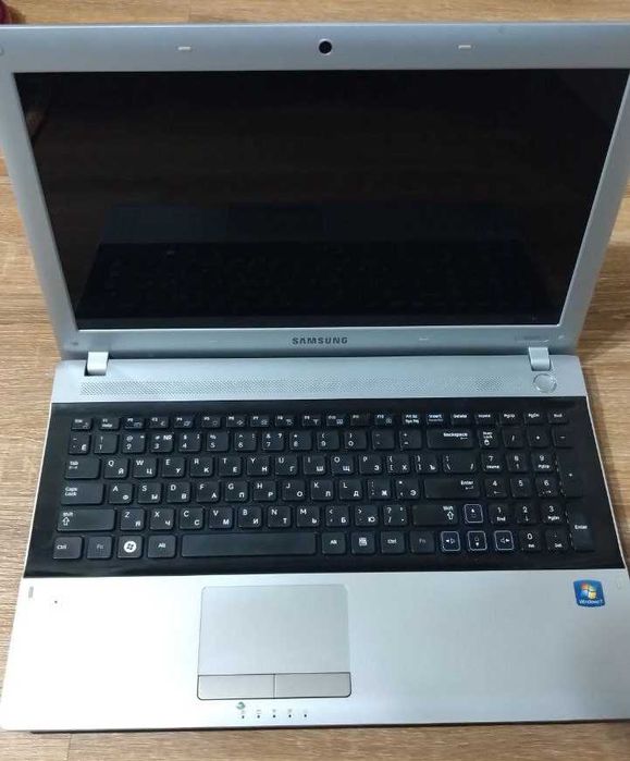 Ноутбук Samsung RV515 (не працює)
