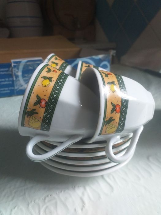 Чашки с блюдцами