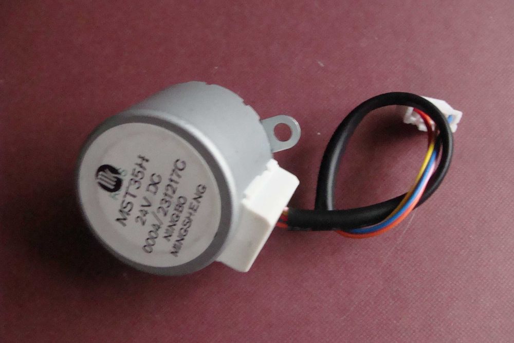 Silnik krokowy DC 24V ..typ: MST35H