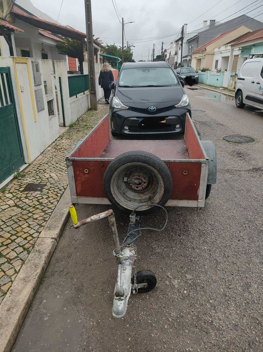 Atrelado com lona 750kg