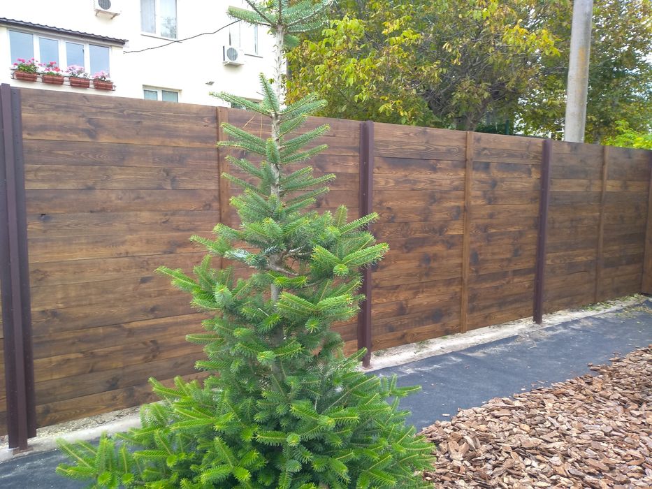 Ворота, заборы из дерева и металла.