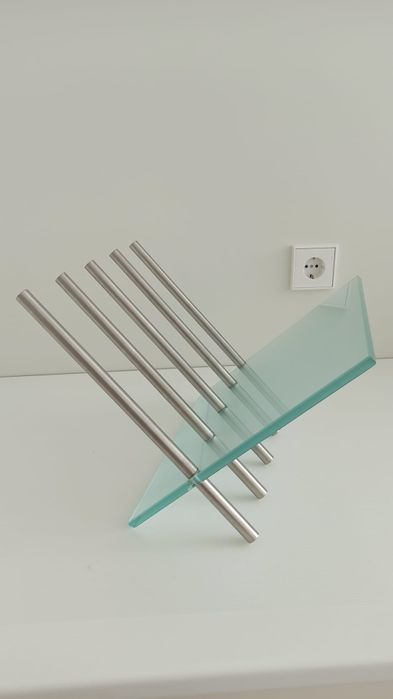 Porta revistas em vidro e aço