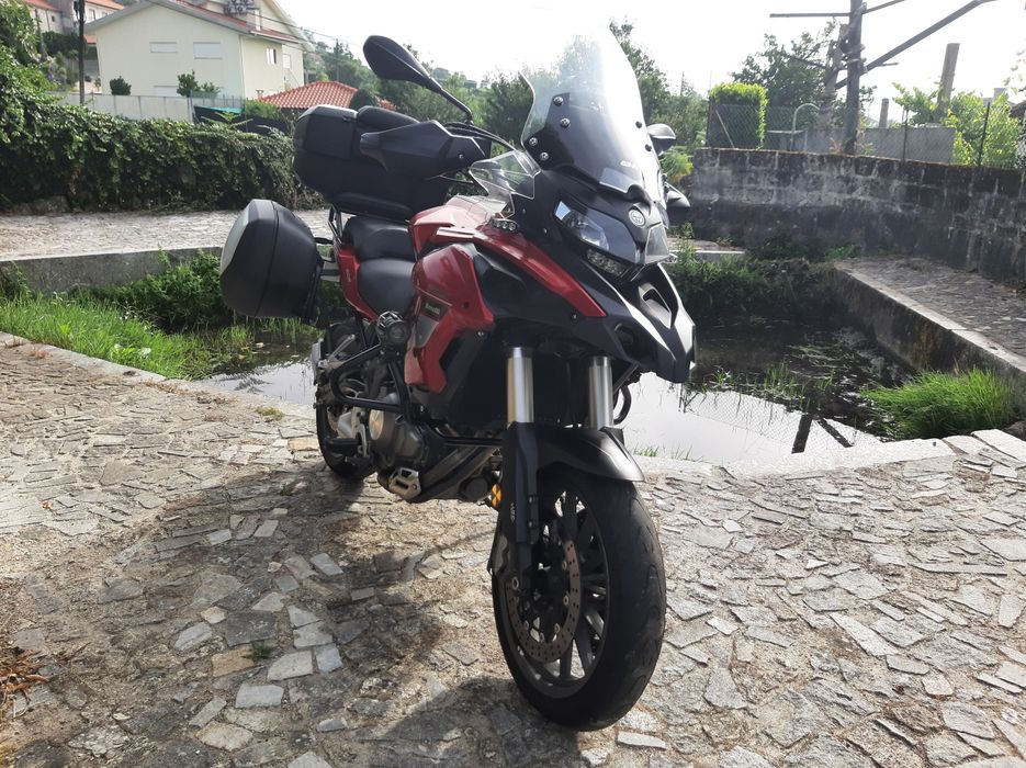 Benelli trk 502.