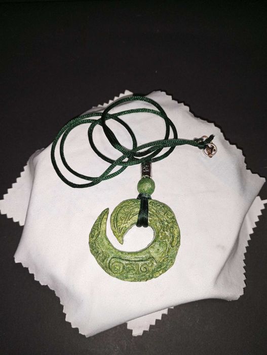 Colar de Dragão de Jade