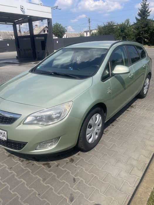 Opel Astra J 2011
