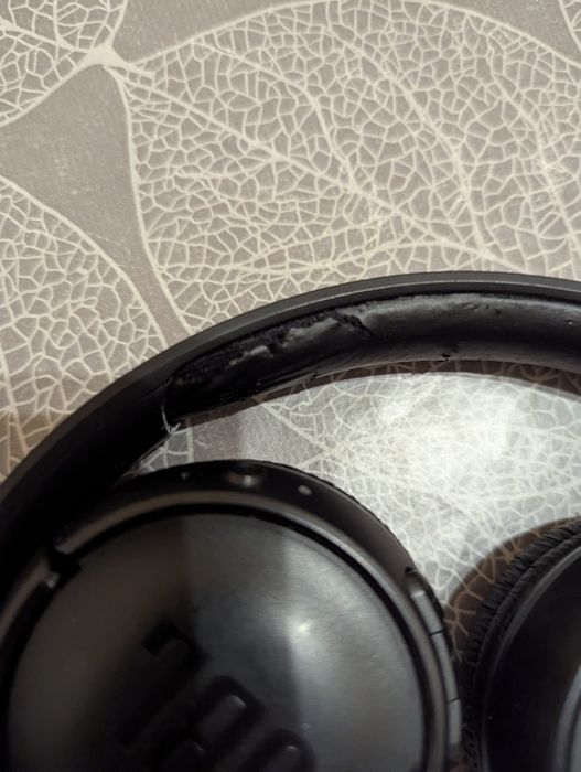 Продам навушникиJBL