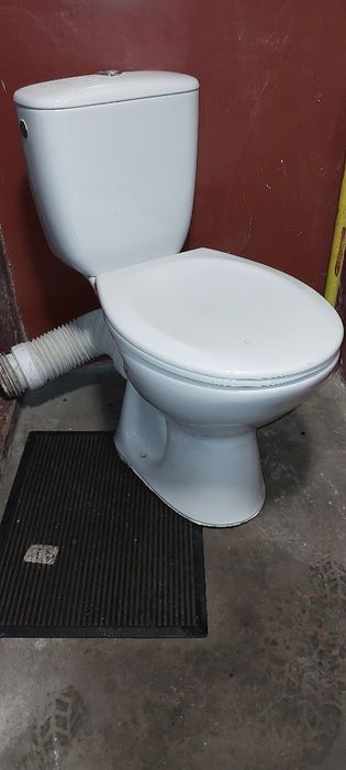 Wc kompakt , toaleta - odpływ  poziomy.