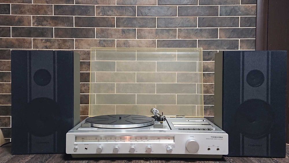 Toshiba Stereo Music Centre SM-2700 з колонками.