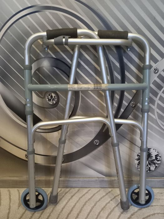 Rehabilitacyjny balkonik trzyfunkcyjny z kółkami