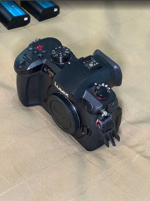 Panasonic LUMIX GH5 II (6K) + Extras + Lente