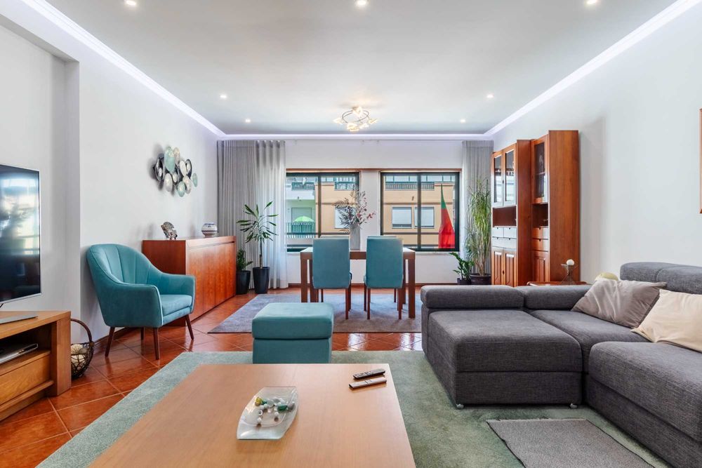 Apartamento T3 Massamá Norte com Garagem Box de 60m2