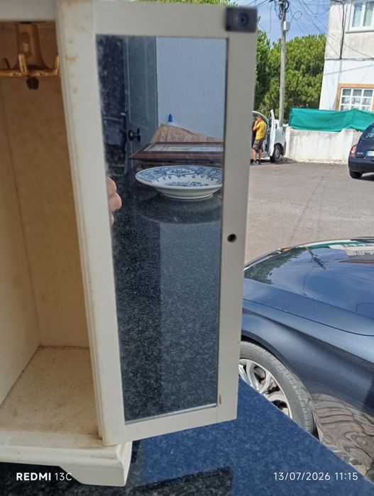 Guarda jóias em formato roupeiro