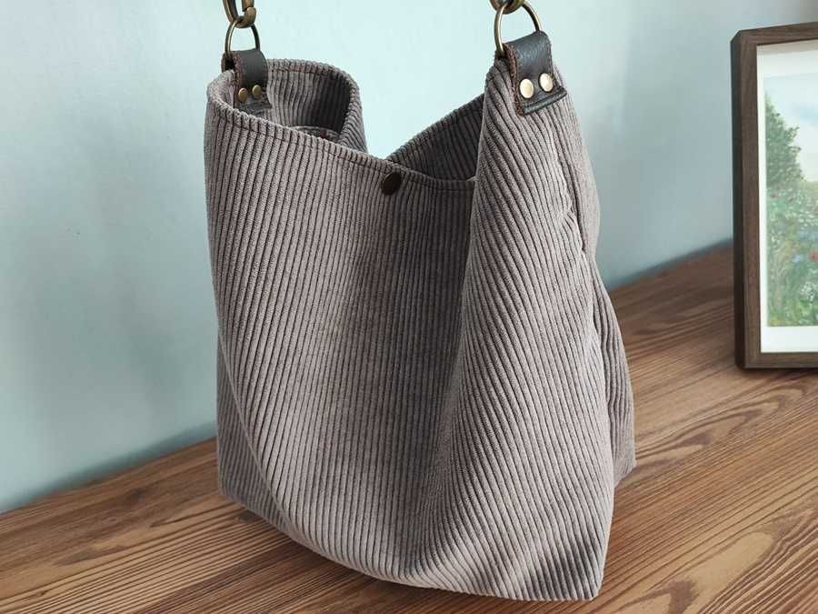 Sztruksowa torba worek w stylu hobo