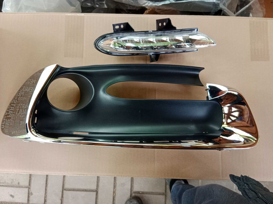 RENAULT SCENIC III LIFT 2013+  ramka halogenu chrom + led  LEWA PRAWA