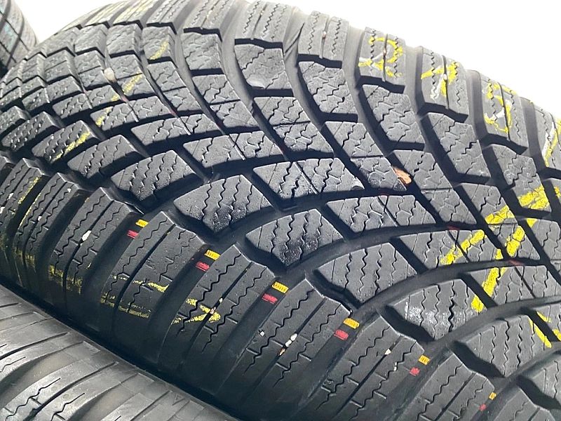 215/65r17 Bridgestone Blizz LM005_7,4mm_4szt_(138)