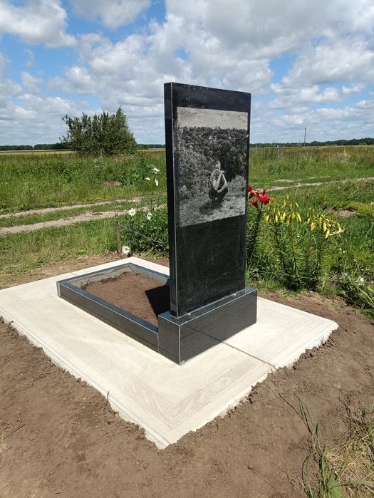Гранитные памятники. Доставка и установка.